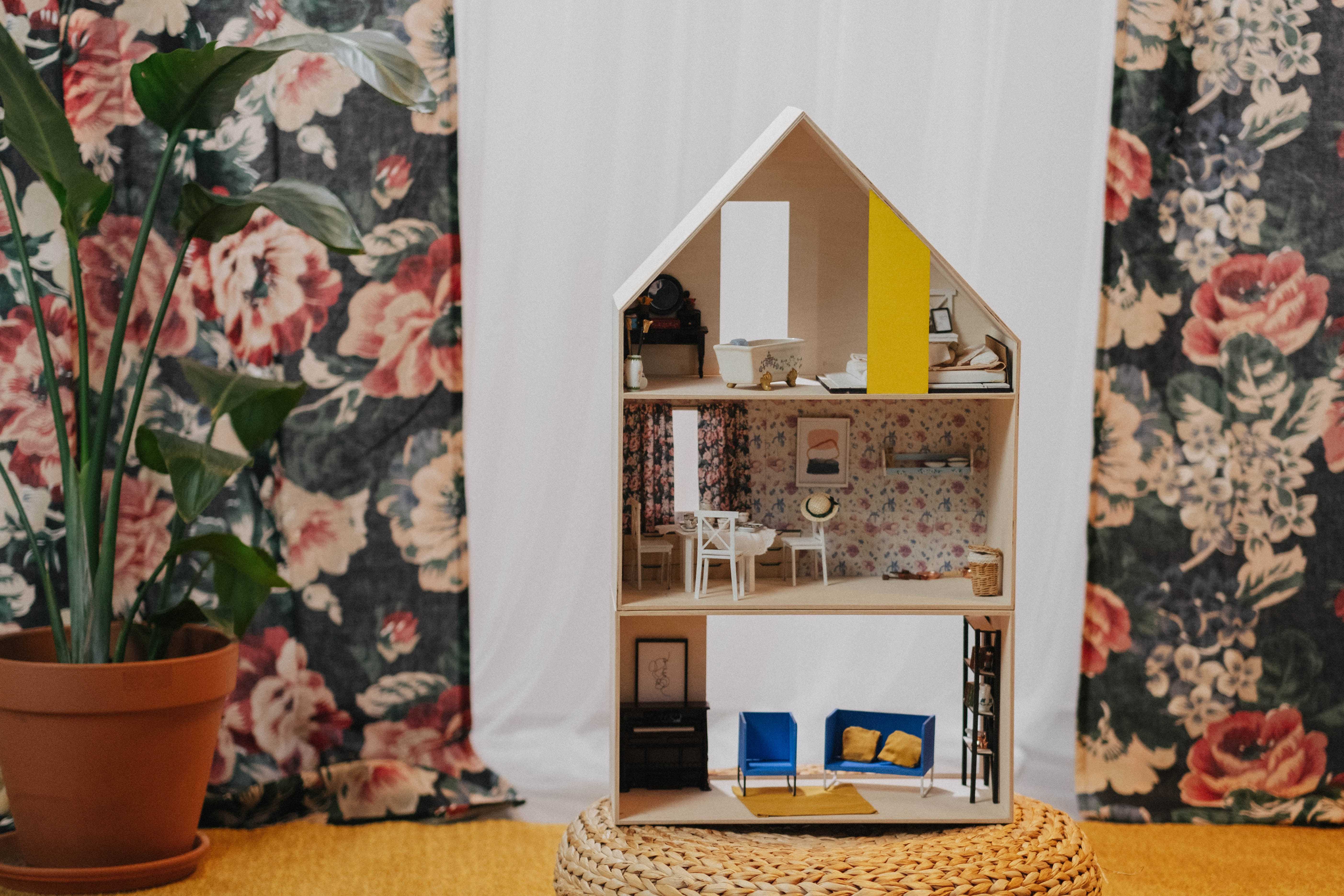 A picture of a dollhouse