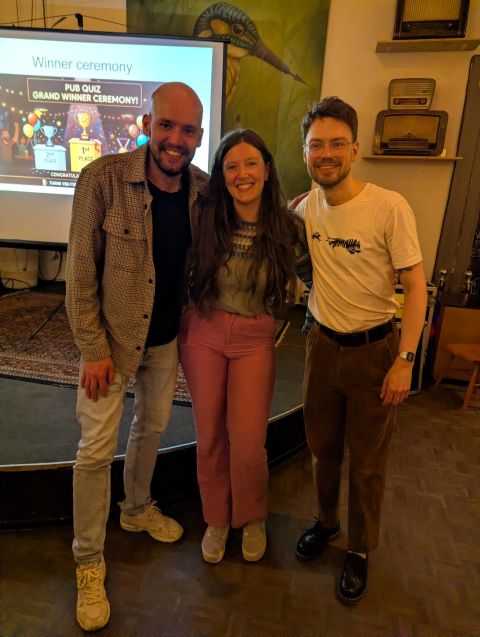 Group pic with organisers of the pub quiz, Lennard Forma and Michiel van der Meer.